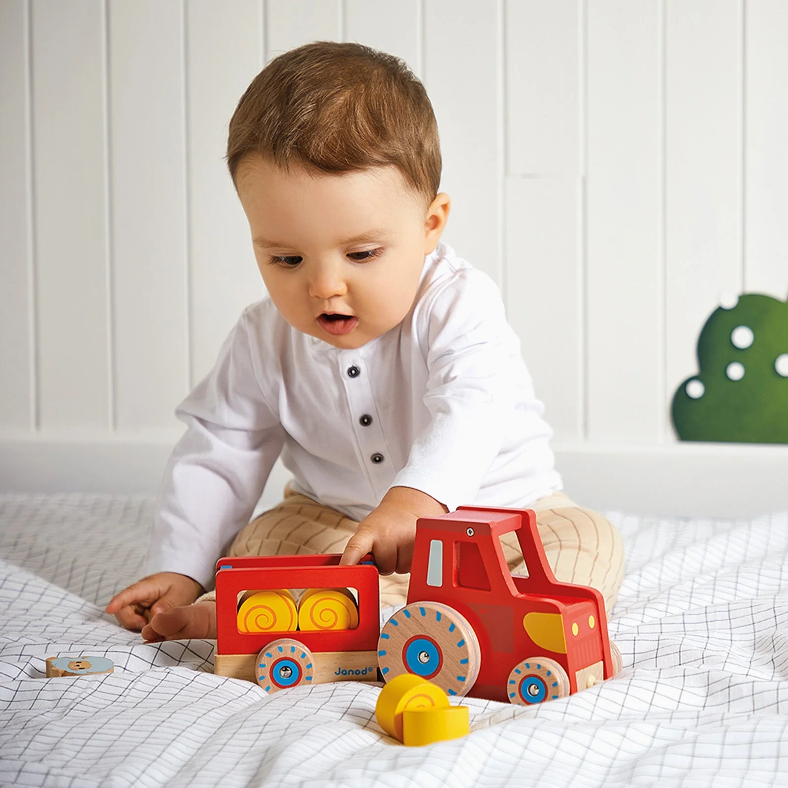 Janod Pull Along Tractor - Image 3