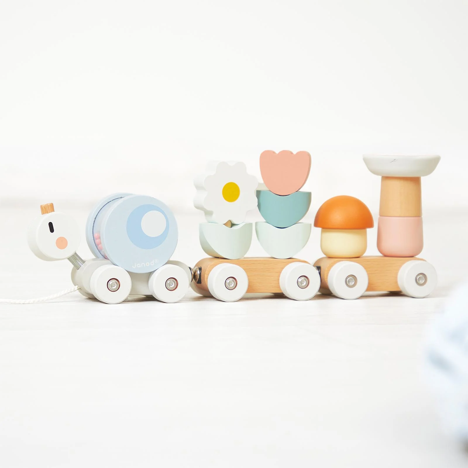 Janod Snail Train - Image 6