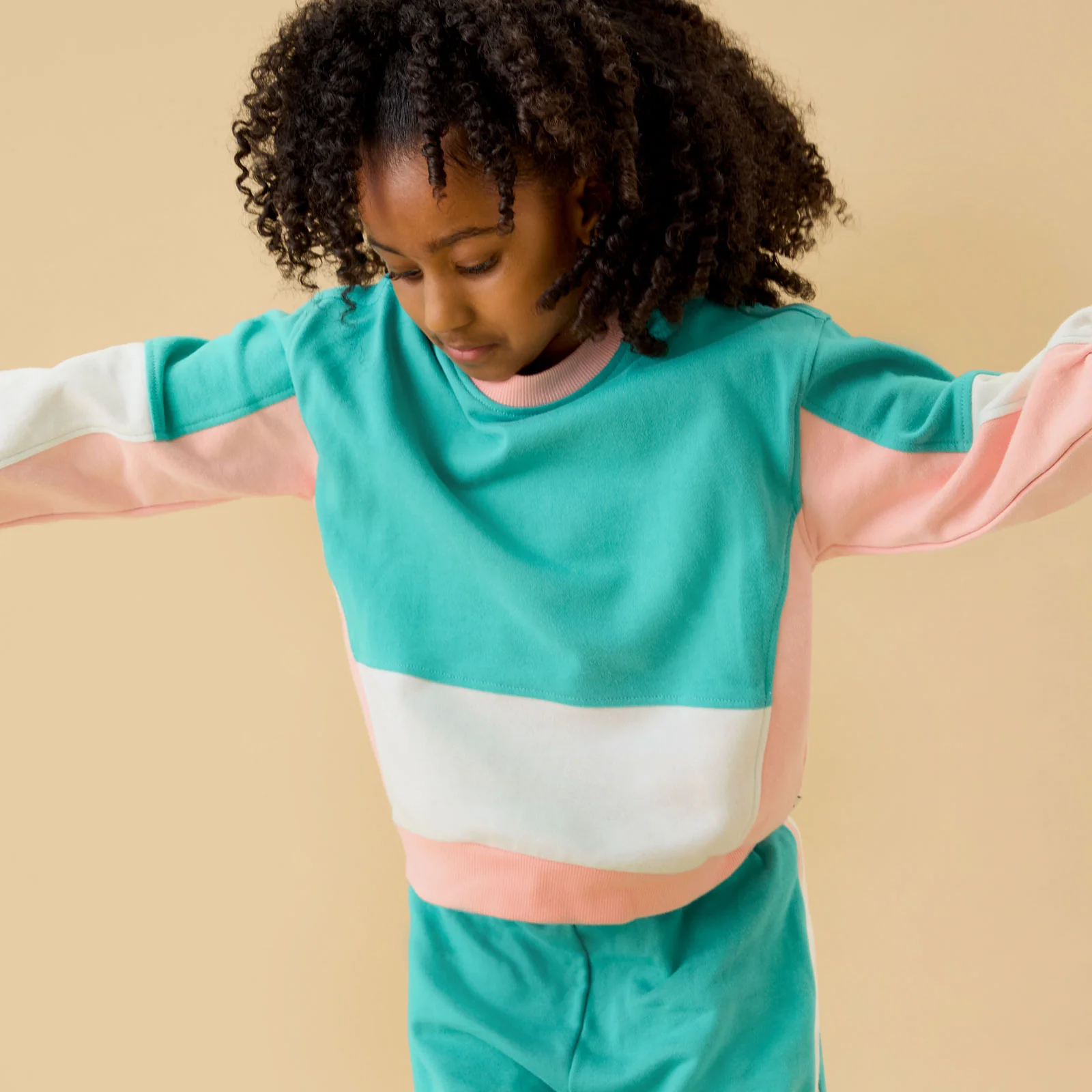 KIDLY by MORI Colourblock Sweatshirt - Green & Pink - Image 3