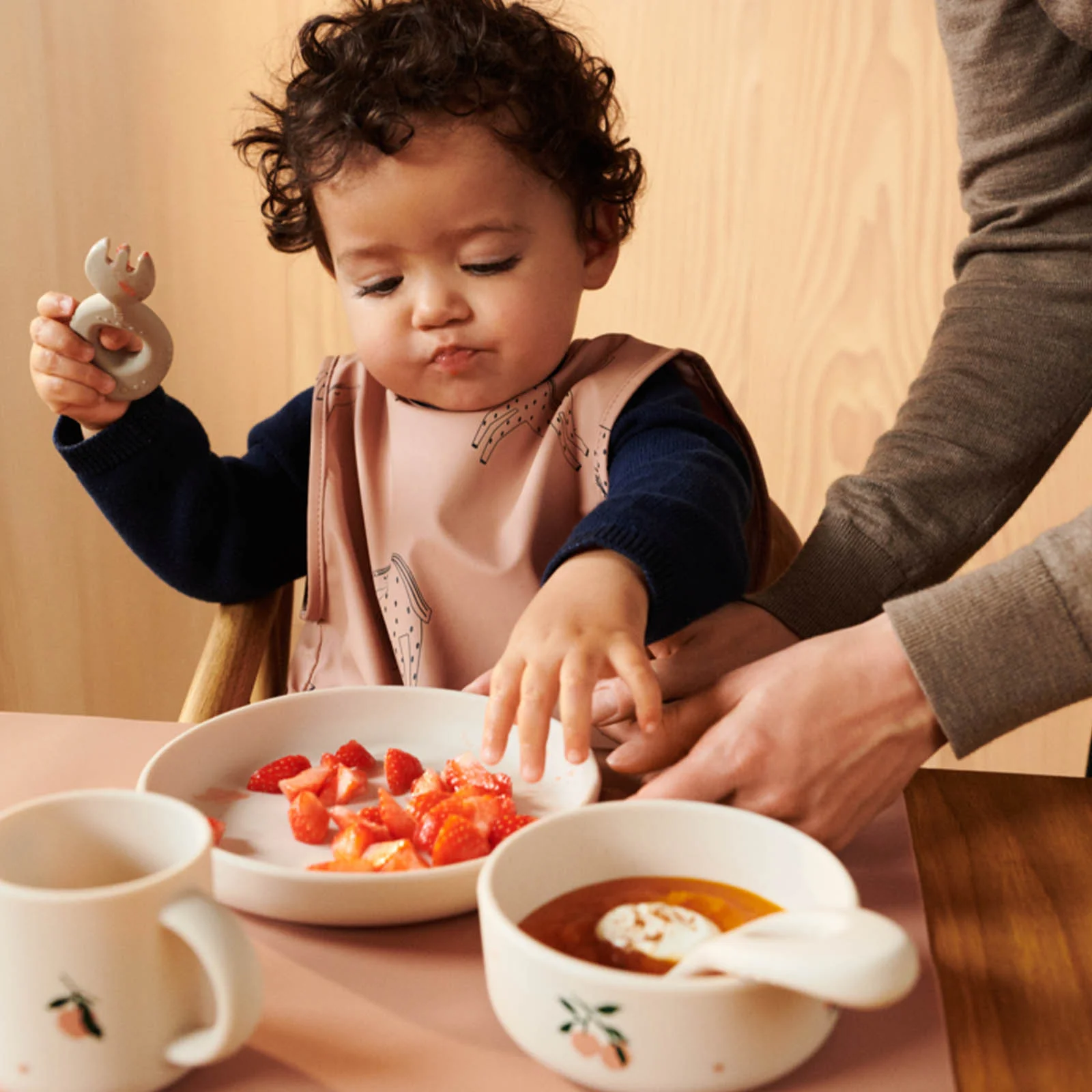 Liewood Vivi Printed Tableware Set - Peach Mix - Image 2