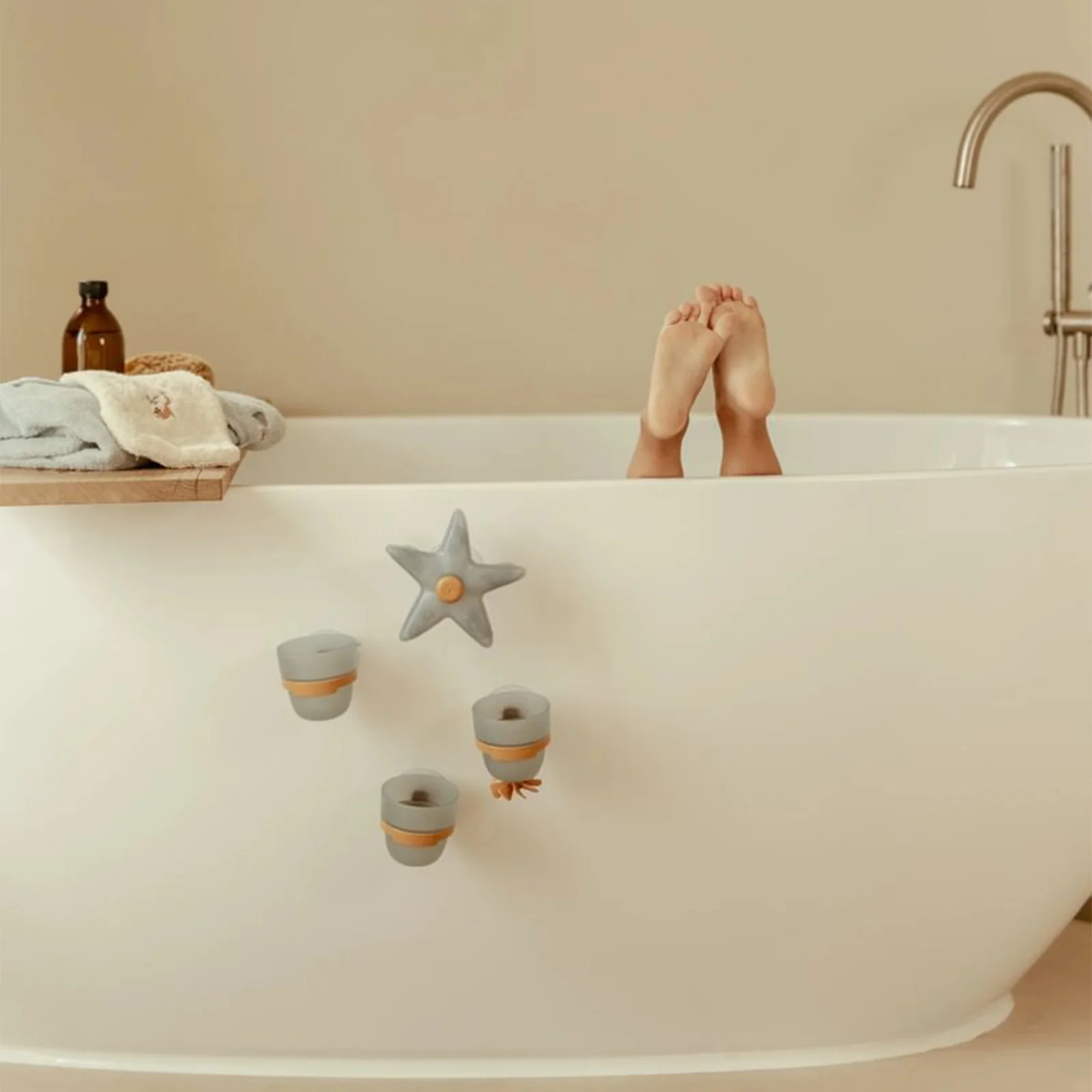 Little Dutch Bath Play Cups - Starfish - Image 4