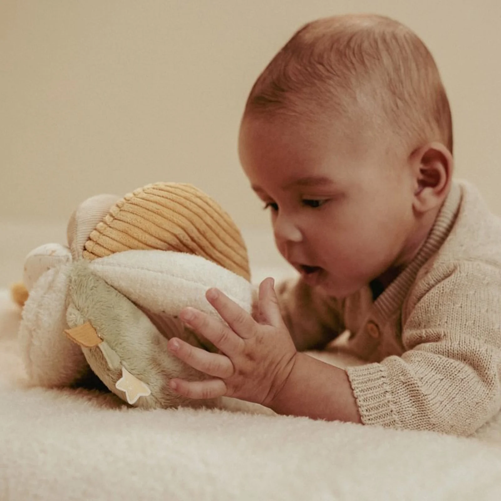 Little Dutch Grasping Ball - Newborn Naturals - Image 4