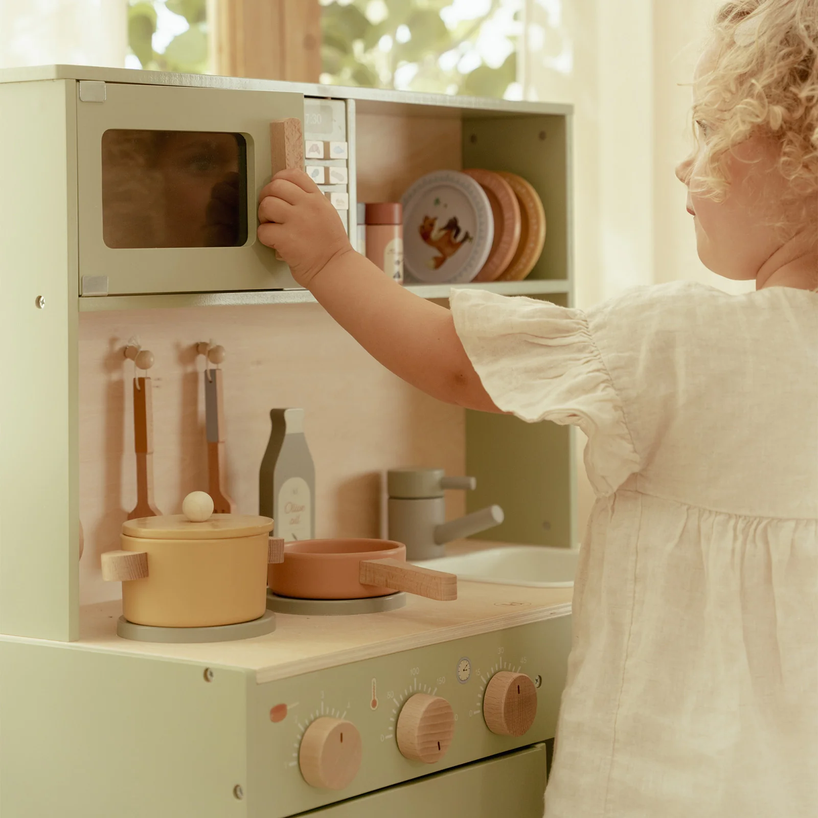 Little Dutch Wooden Mint Play Kitchen - Image 3