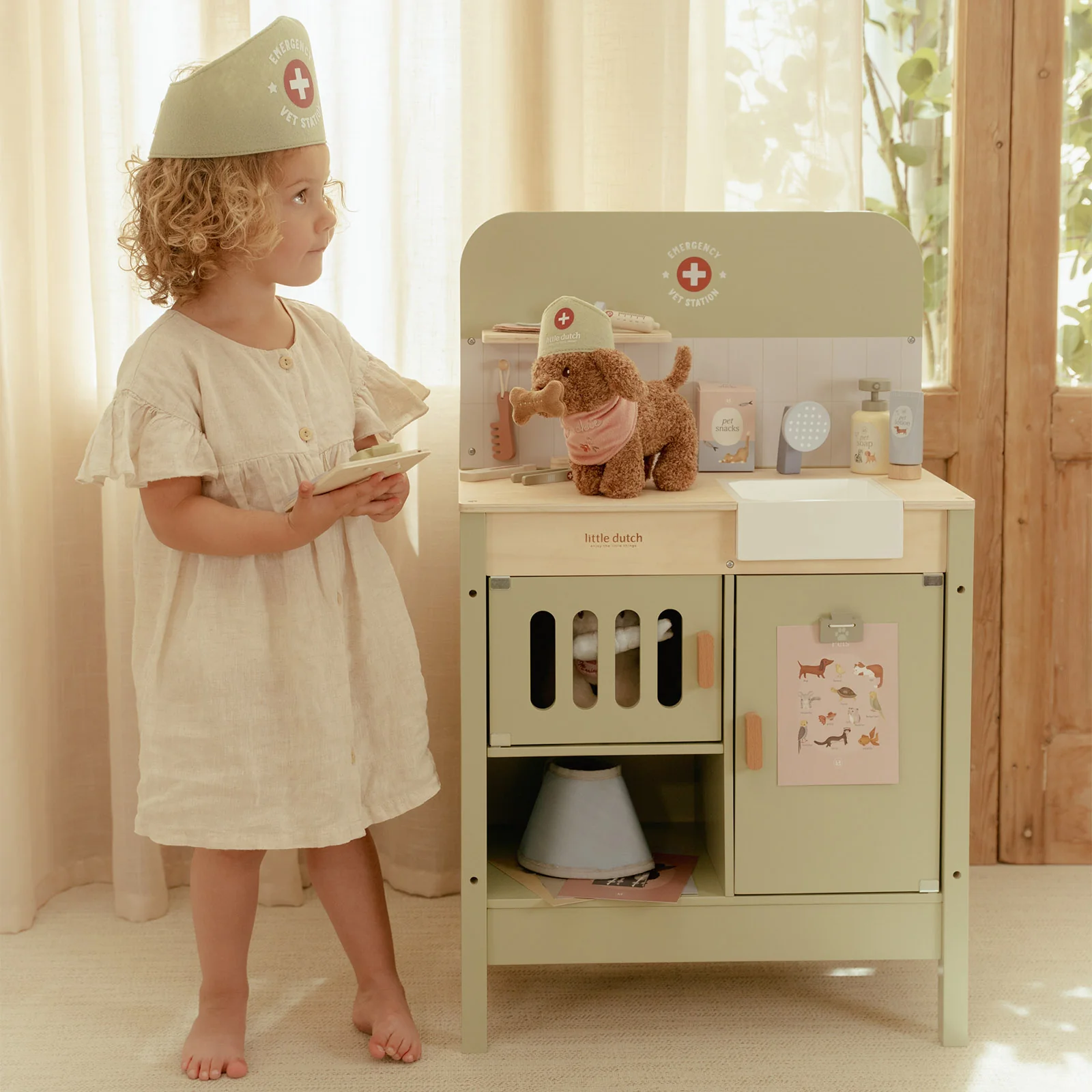 Little Dutch Wooden Veterinary Practice