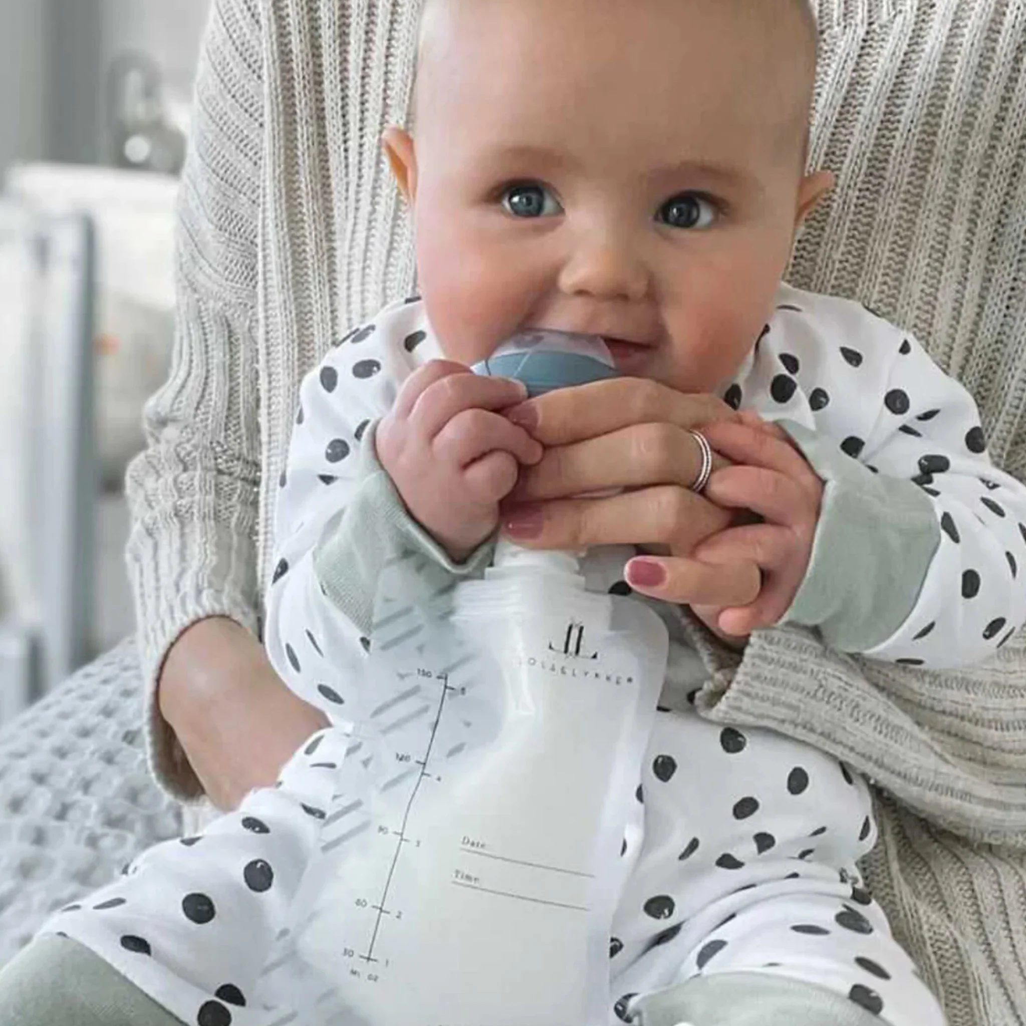 Lola & Lykke Breast Milk Storage Bags (10pcs) with Adapter - Image 3